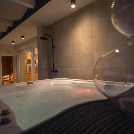 Luxury Vito W Jacuzzi And Sauna *